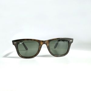 Rayban Wayfarer Ease in Polished Light Havana with green lenses